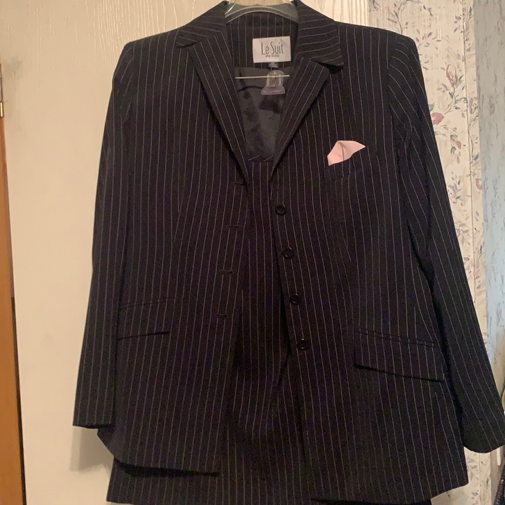 Semi-Formal/Business 2pc Suit. Jacket and skirt